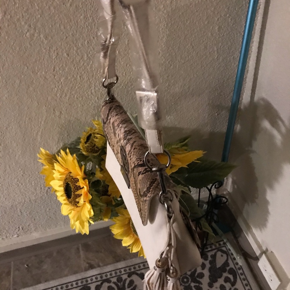 Handbag - Picture 2 of 8